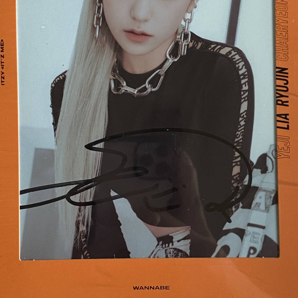 ITZY YEJI SIGNED 2ND MINI ALBUM 'IT'Z ME' - ME VERSION